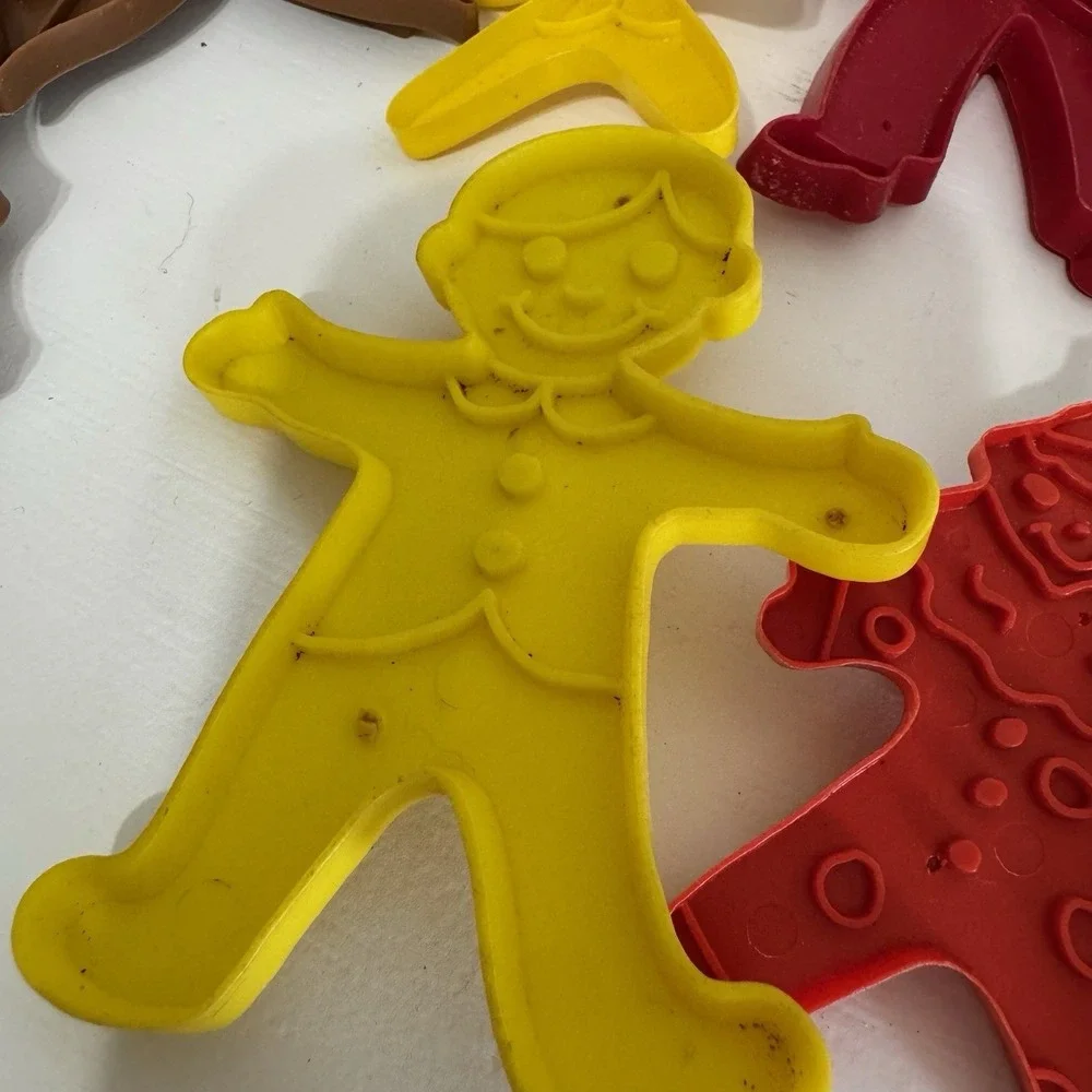 Lot Of 3 Tupperware & 13 Wilton 1984 Cookie Cutters w/ Santa & Angel How To Book